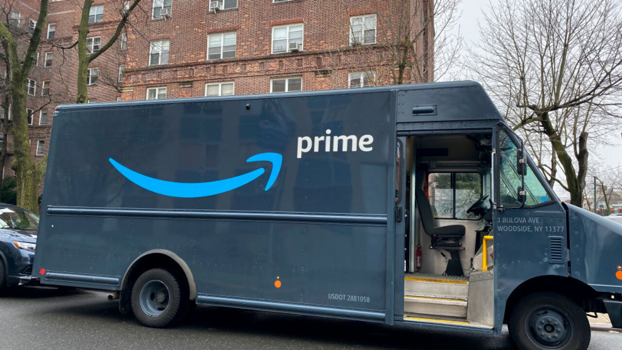 Amazon Truck Looted by Youths in Atlanta A Call for Better Security