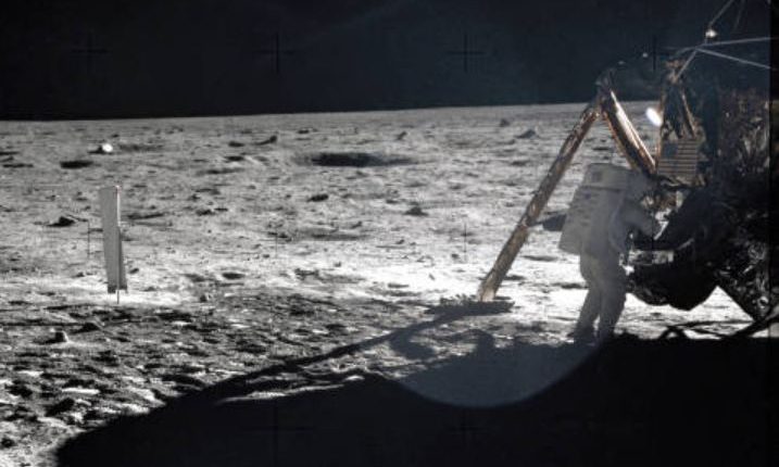 Scientific-warning-moonquakes-loom-near-artemis-landing-site-due-to-moons-shrinkage